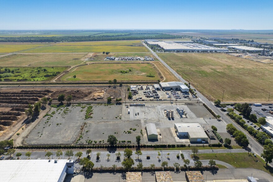 Primary Photo Of 1785 E Beamer St, Woodland Manufacturing For Sale