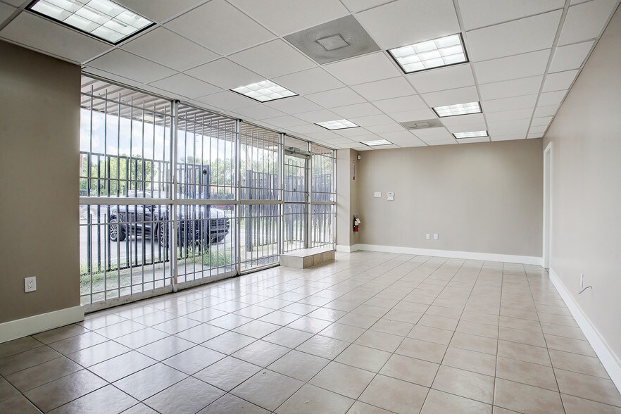 More Photos Of 5710 Star Ln, Houston Warehouse For Lease
