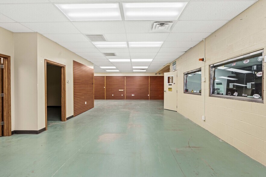 More Photos Of 110 Gladiolus St, Momence General Retail For Sale