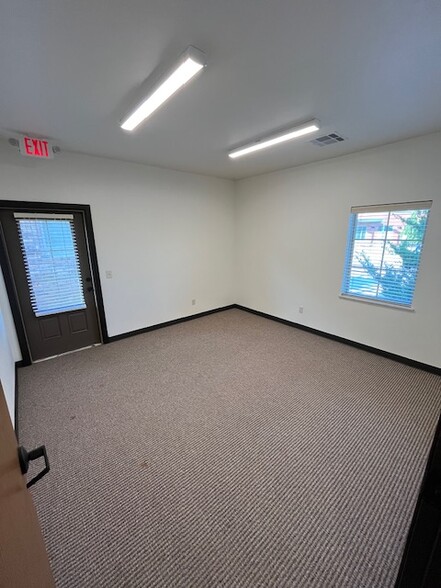 More Photos Of 13933 Technology Dr, Oklahoma City Office Residential For Lease