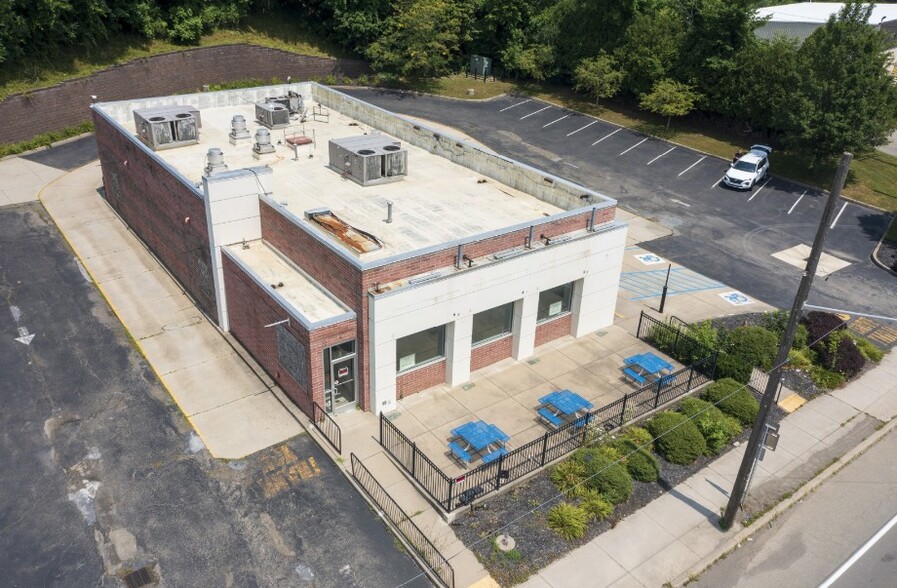 Primary Photo Of 1411 E 2nd St, Jamestown Fast Food For Sale