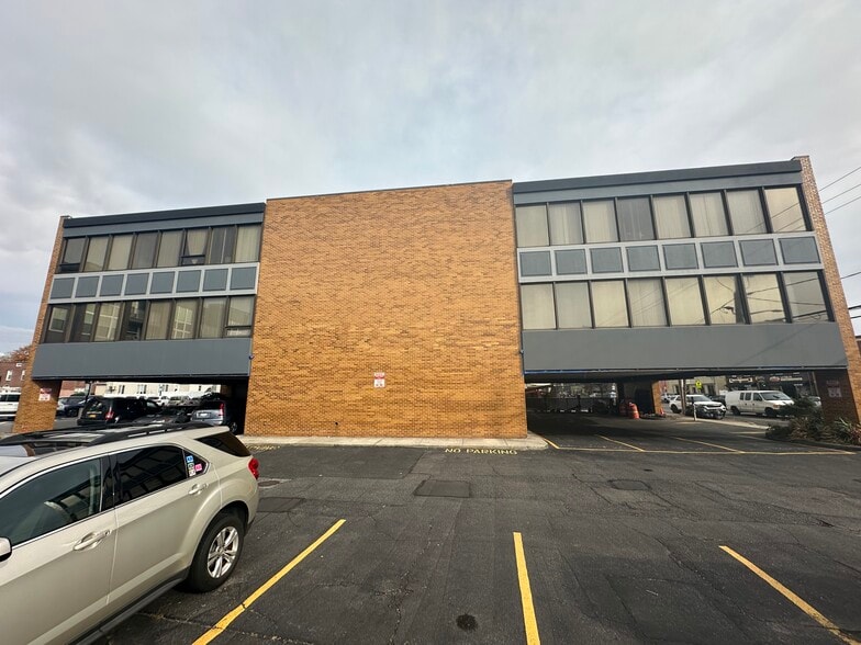 More Photos Of 399 Conklin St, Farmingdale Office For Lease