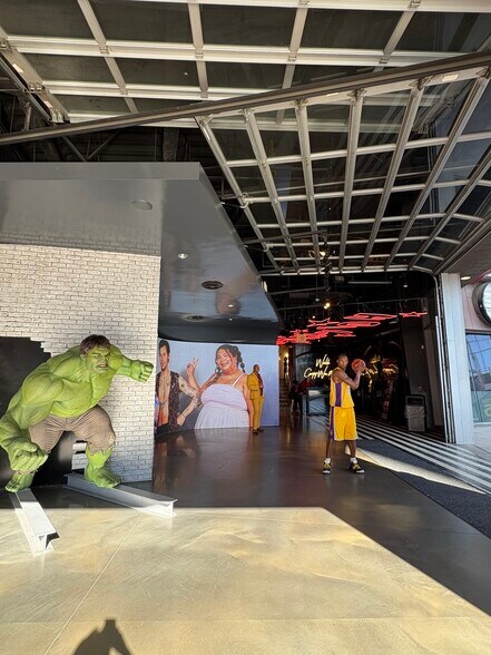 More Photos Of 7036 1/2 Hollywood Blvd, Hollywood Storefront Retail Residential For Lease