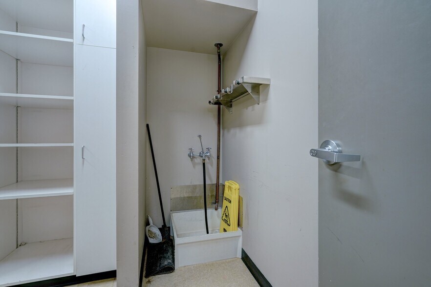 More Photos Of 14900 SE 29th St, Choctaw Bank For Lease