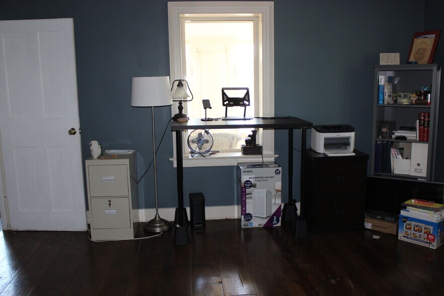 More Photos Of 88 Bradley Rd, Woodbridge Office For Sale