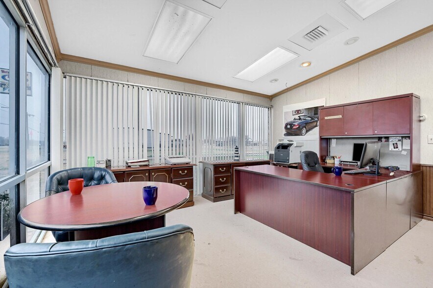 More Photos Of 18987 W US Highway 82, Sherman Industrial For Sale