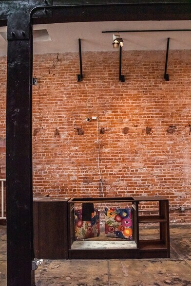 More Photos Of 2708 Main St, Santa Monica Storefront For Lease
