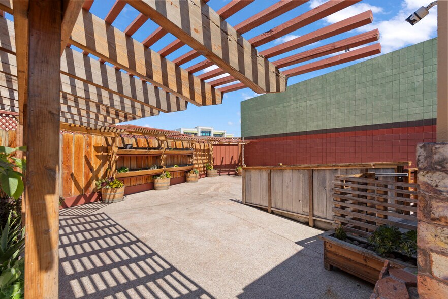 More Photos Of 1637 Del Monte Blvd, Seaside Storefront For Sale