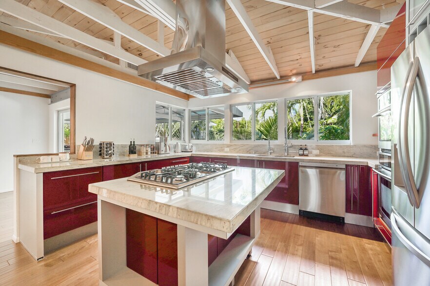 More Photos Of 5910 N Bayshore Dr, Miami Specialty For Sale