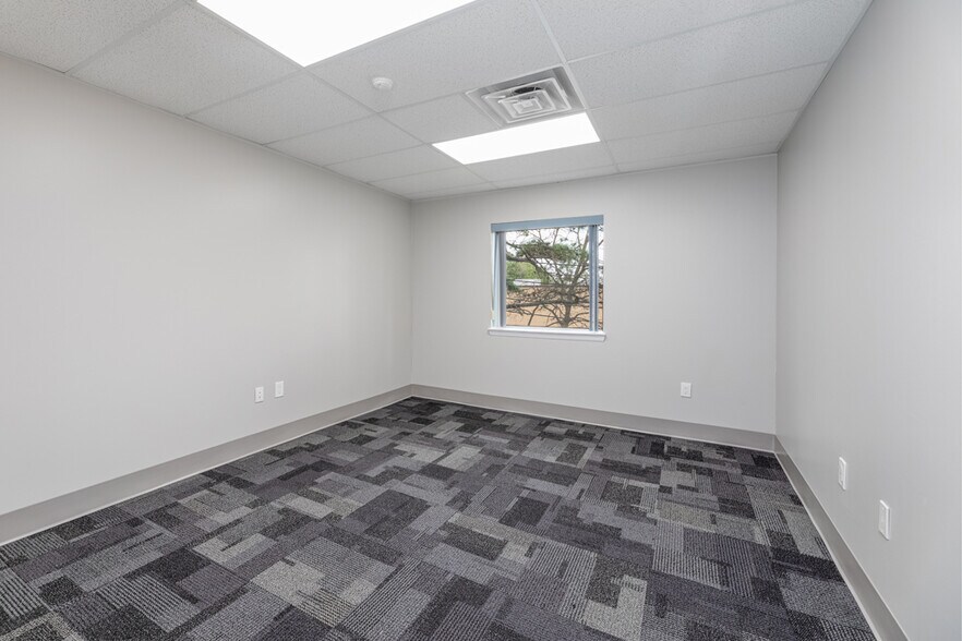 More Photos Of 411 Commerce Ln, West Berlin Medical For Sale