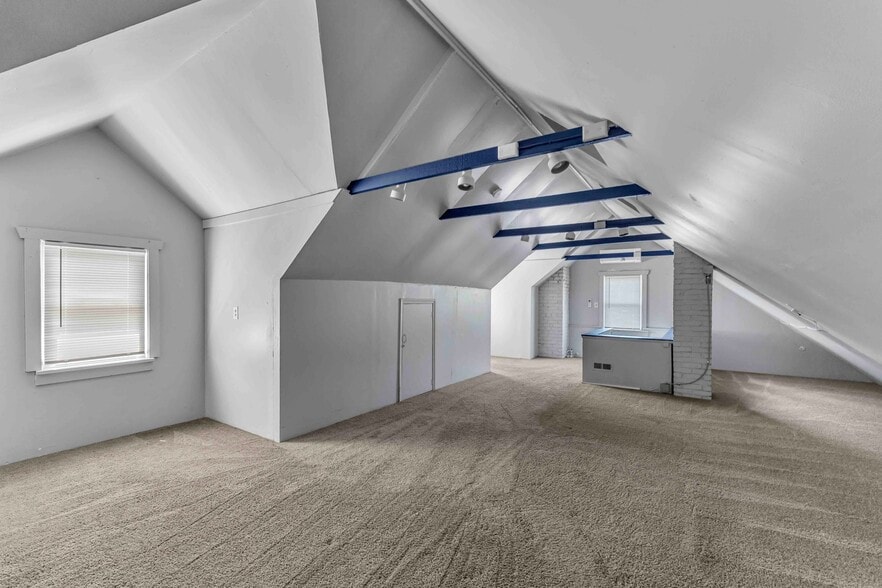 More Photos Of 18515-18519 Underwood Ave, Cleveland Office For Lease