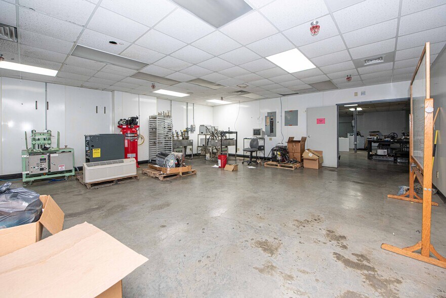 More Photos Of 2105 Production Dr, Louisville Manufacturing For Sale