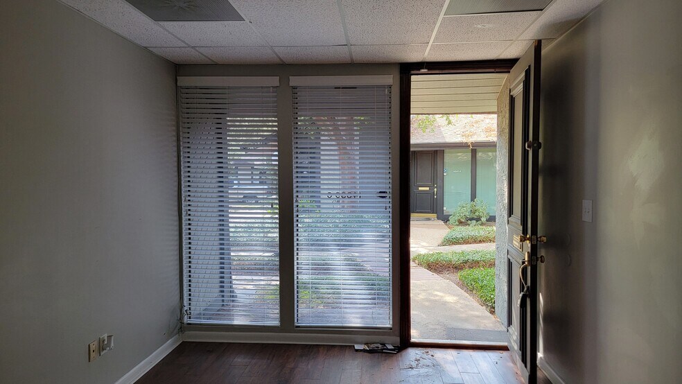 More Photos Of 14339 Torrey Chase Blvd, Houston Loft Creative Space For Lease