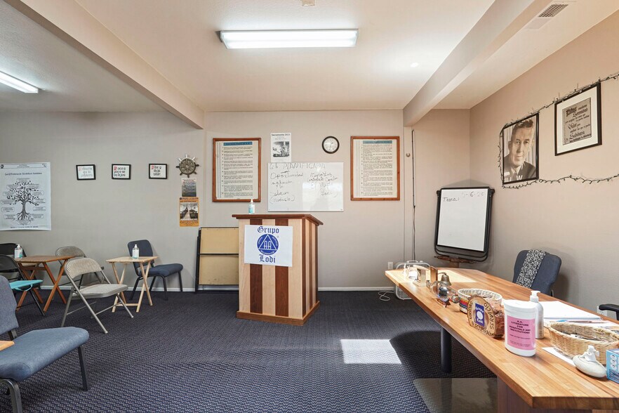 More Photos Of 2 N Main St, Lodi Storefront Retail Office For Sale