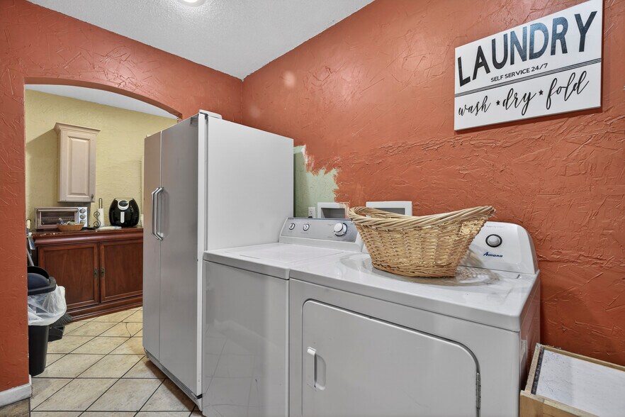 More Photos Of 4849 Mercer University Dr, Macon-Bibb Storefront For Sale