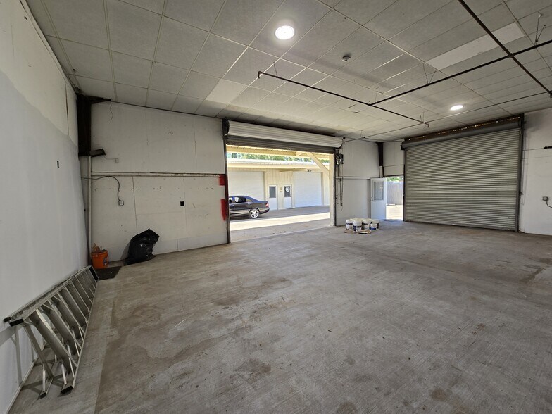More Photos Of 10 Daisy Ave, Lodi Warehouse For Lease