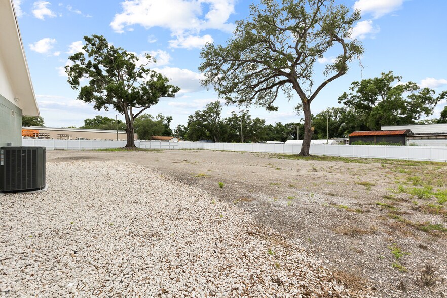 More Photos Of 7604 Broadway Ave, Tampa Freestanding For Lease