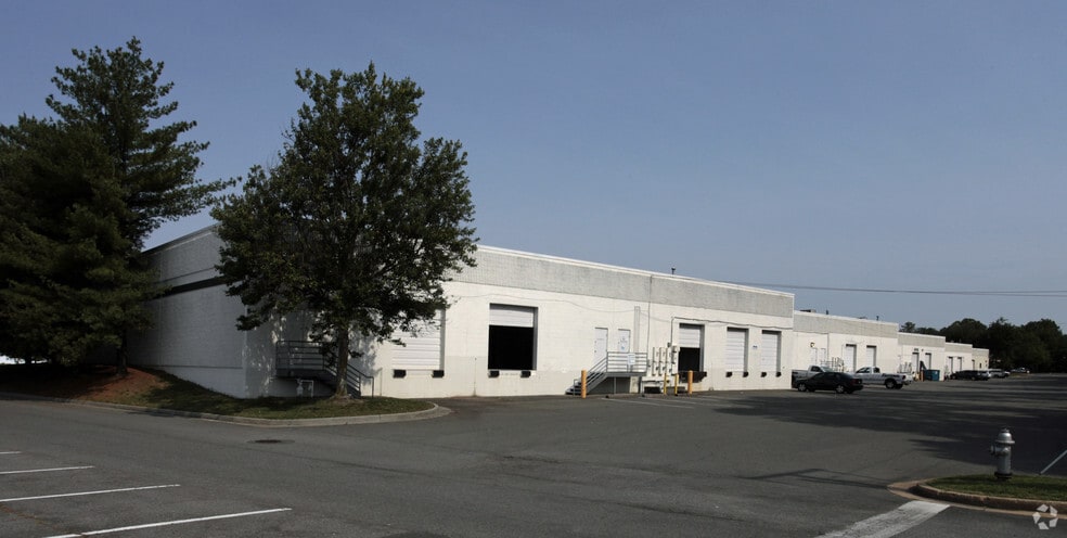 More Photos Of 5625-5663 S Laburnum Ave, Richmond Unknown For Lease