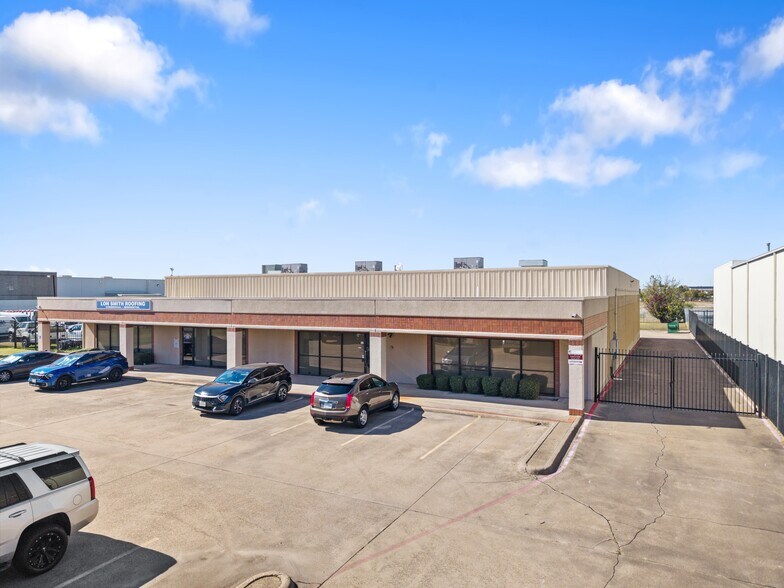 Primary Photo Of 10823 Sanden Dr, Dallas Flex For Lease