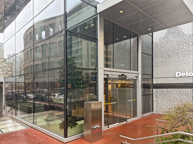 More Photos Of 410 W Georgia St, Vancouver Coworking Space