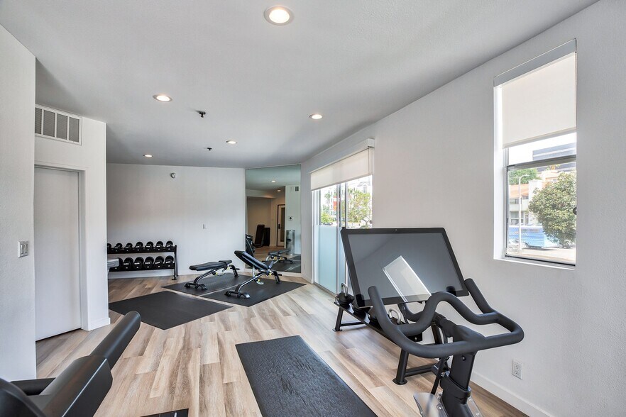 More Photos Of 8600 Burton Way, Los Angeles Apartments For Sale