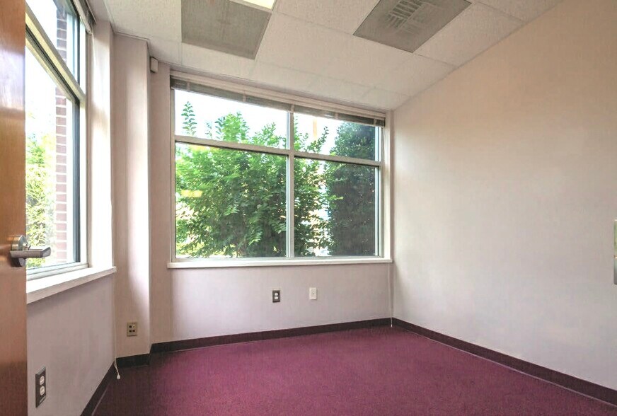 More Photos Of 100 Timberhill Pl, Chapel Hill Medical For Lease