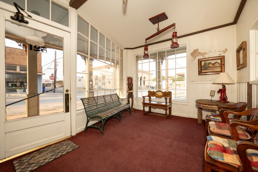 More Photos Of 519 E Goliad Ave, Crockett Storefront For Sale
