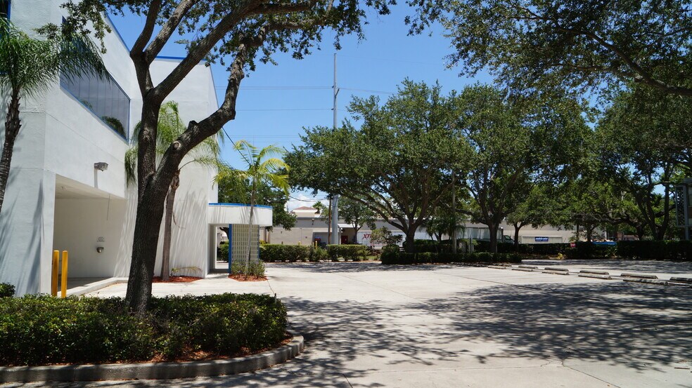 More Photos Of 3902 Henderson Blvd, Tampa Office For Lease