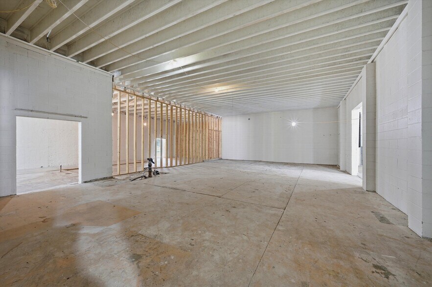 More Photos Of 613 S Armstrong Ave, Denison Warehouse For Sale