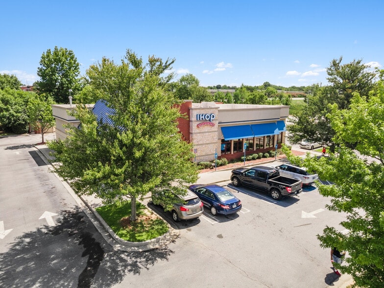 More Photos Of 2910 Stonecrest Cir, Lithonia Restaurant For Lease