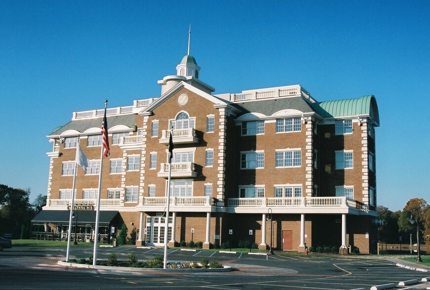 More Photos Of 800 N State St, Dover Office For Lease