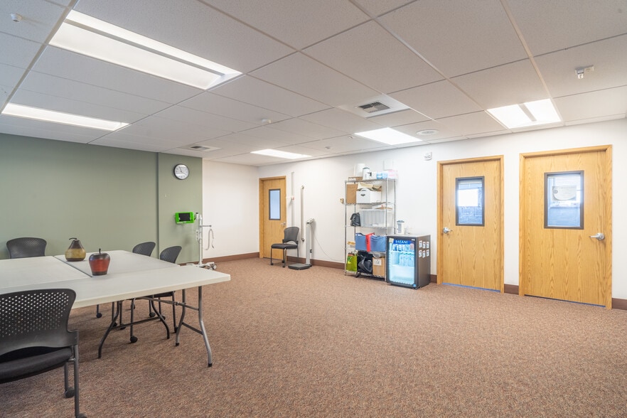 More Photos Of 660 S Coolidge St, Moses Lake Office For Sale