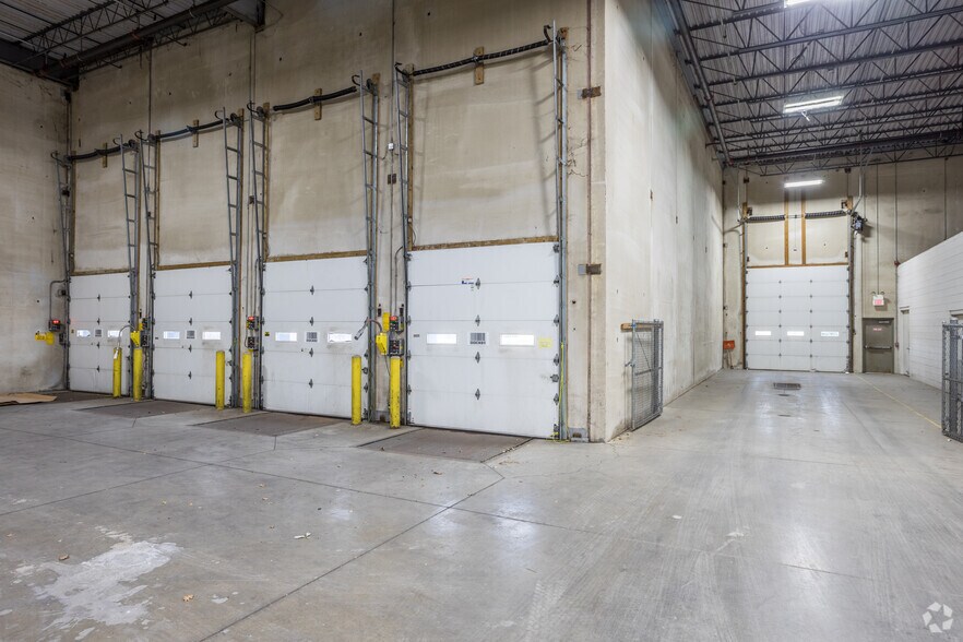 More Photos Of 2401 SE Creekview Dr, Ankeny Distribution For Lease