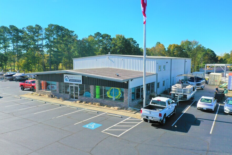 More Photos Of 6080 Lanier Islands Pky, Buford Service For Sale