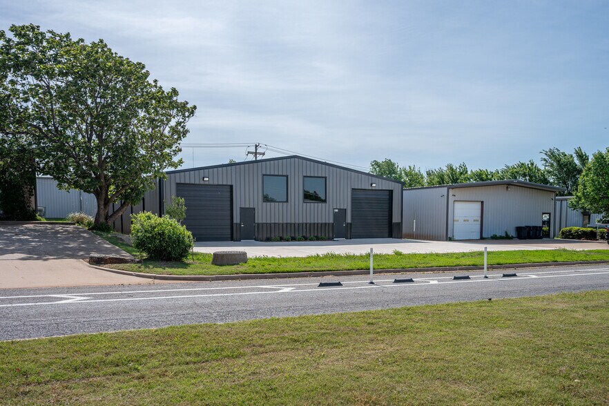 More Photos Of 8610 N Classen Blvd, Oklahoma City Warehouse For Lease
