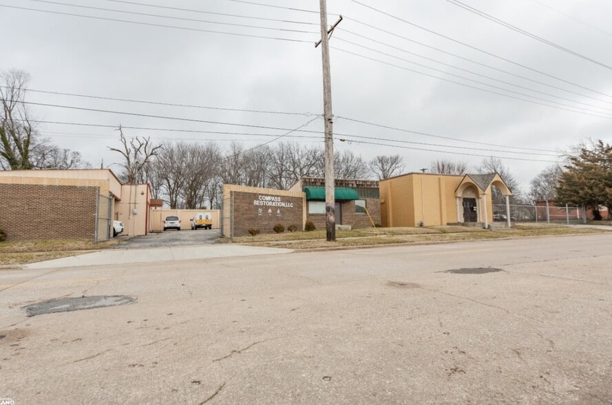 More Photos Of 219 & 303 W Chase st, Springfield Light Distribution For Lease