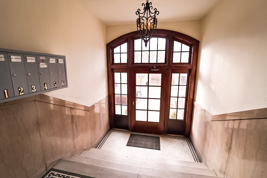 More Photos Of 2101 N Pennsylvania St, Indianapolis Apartments For Sale