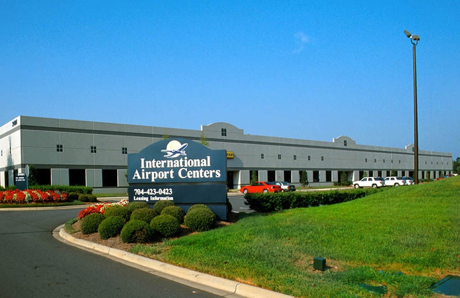More Photos Of 3401 International Airport Dr, Charlotte Warehouse For Lease