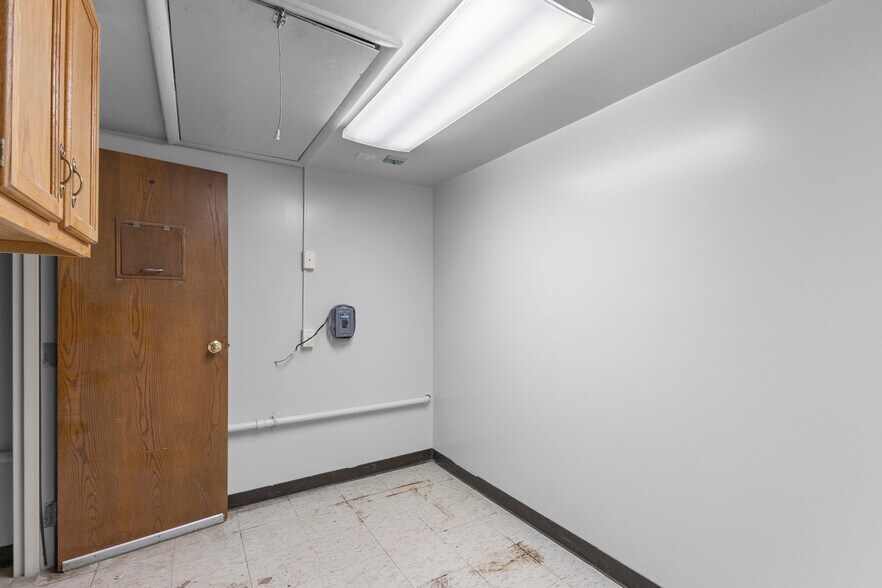 More Photos Of 435 Sumpter rd, Belleville Hospital For Sale