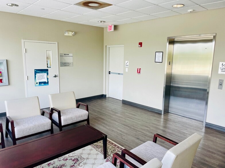 More Photos Of 2100 E Sample Rd, Lighthouse Point Coworking Space