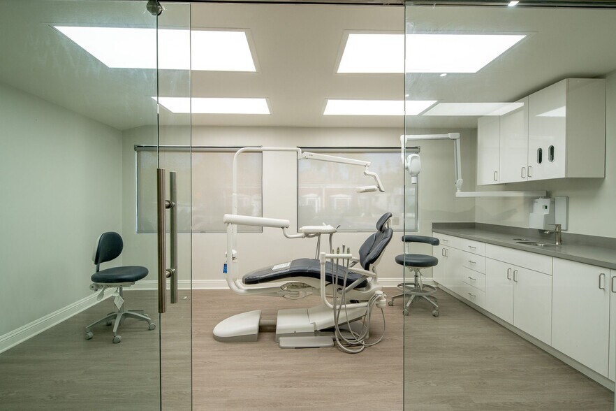 More Photos Of 10724 Riverside Dr, North Hollywood Medical For Lease