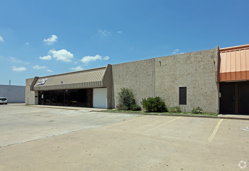 More Photos Of 341-347 W Mockingbird Ln, Dallas Light Manufacturing For Lease