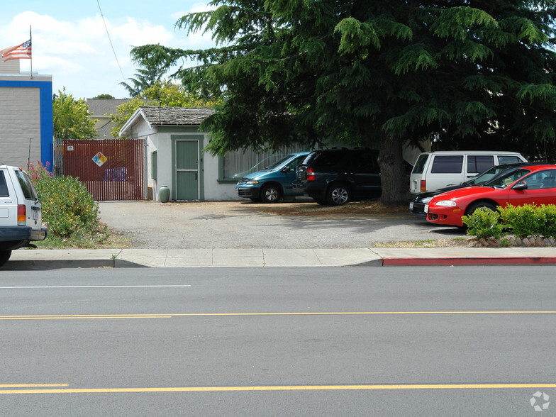 Primary Photo Of 2159 Old Middlefield Way, Mountain View Warehouse For Sale