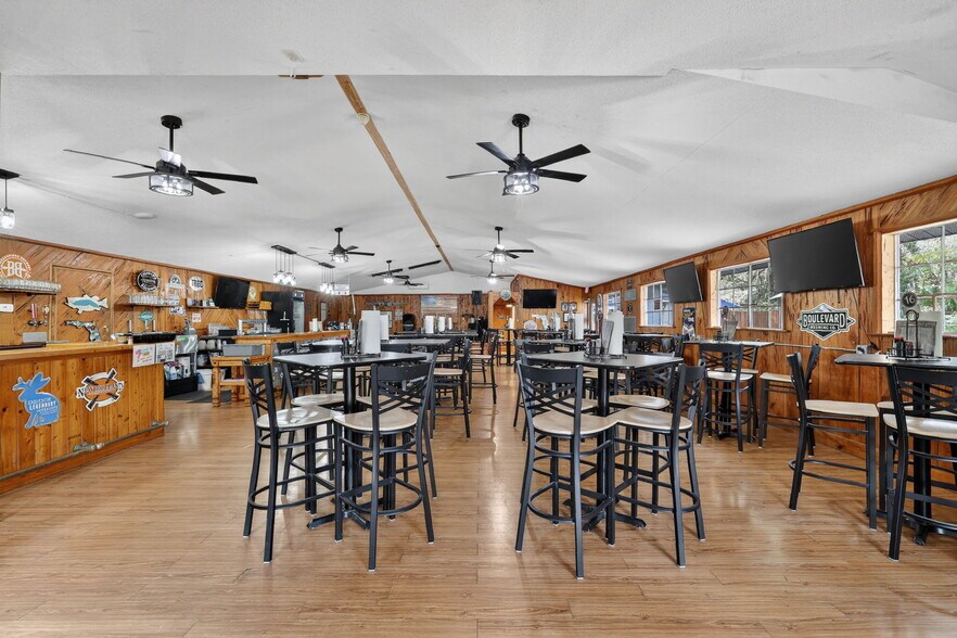 More Photos Of 2396 N Country Road 470, Lake Panasoffkee General Retail For Sale