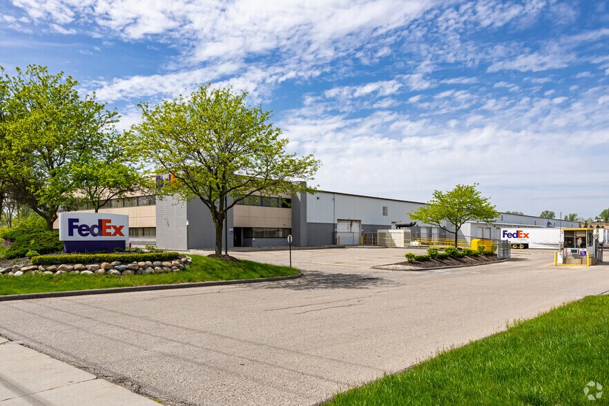 More Photos Of 34800 Goddard Rd, Romulus Distribution For Lease