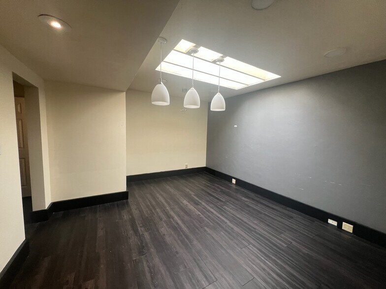 More Photos Of 7540-7542 Fay Ave, La Jolla Storefront Retail Office For Lease