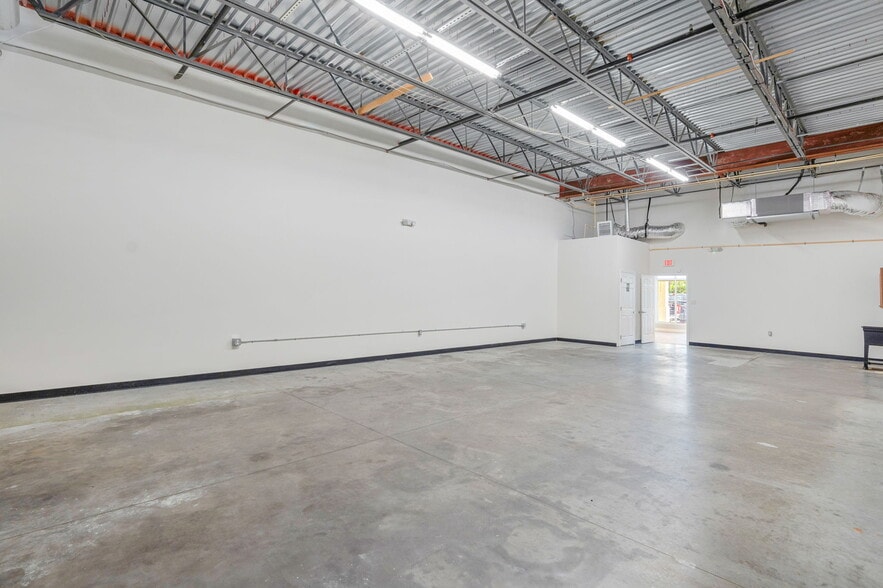 More Photos Of 3449 Technology Dr, North Venice Manufacturing For Lease