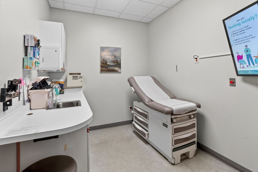 More Photos Of 1625 Ramblewood Dr, East Lansing Medical For Sale