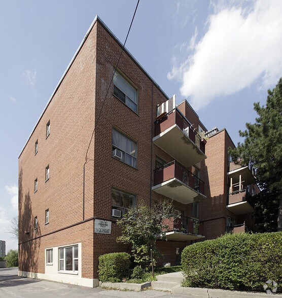 More Photos Of 391 Major Mackenzie Dr E, Richmond Hill Apartments For Sale