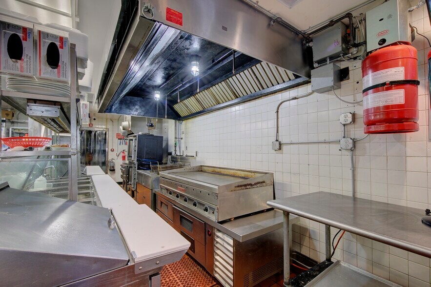 More Photos Of 1725 George Washington Memorial Hwy, Gloucester Point Restaurant For Sale